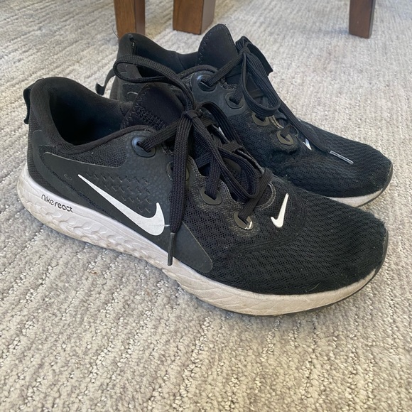 Women’s Nike React tennis shoes, sz 9 - Picture 1 of 4